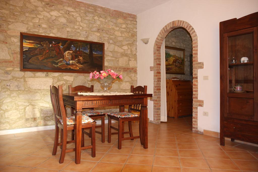 Agriturismo Podernuovo Asciano Phòng bức ảnh